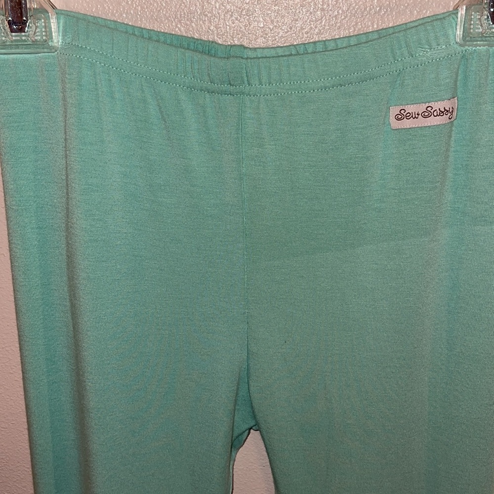 Girls Sew Sassy Ruffled Pants - Picture 2 of 4